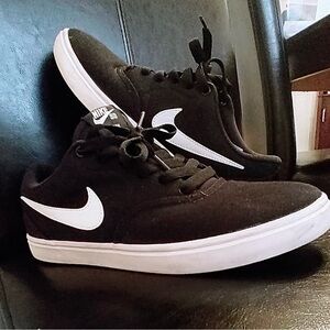 Nike SB Women’s Sneakers
